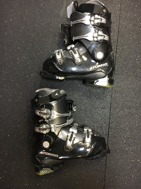 Load image into Gallery viewer, Atomic Beta Carv 7.50 Dark Grey Size 23.5 Used Downhill Ski Boots
