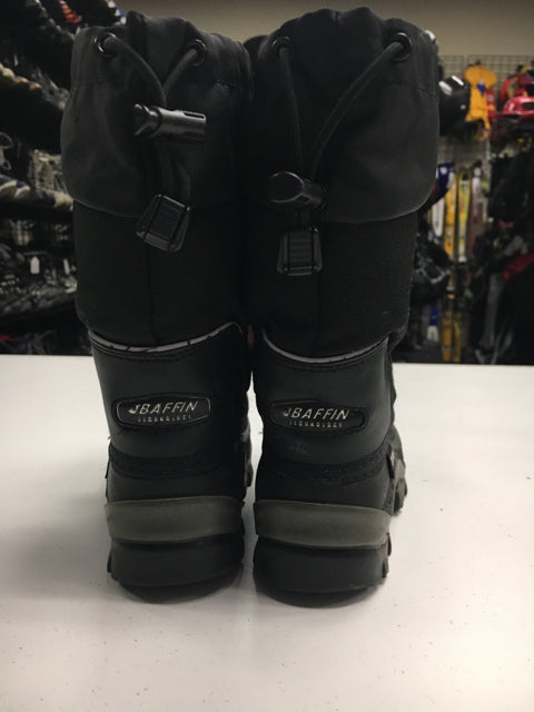 Load image into Gallery viewer, Baffin Black JR Size Specific 12 Used Boots
