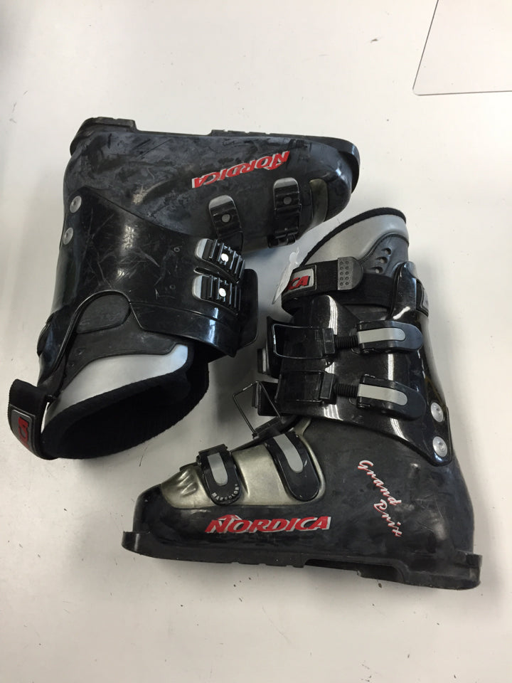 Load image into Gallery viewer, Nordica Grand Prix 80 Black Size 26 Used Downhill Ski Boots
