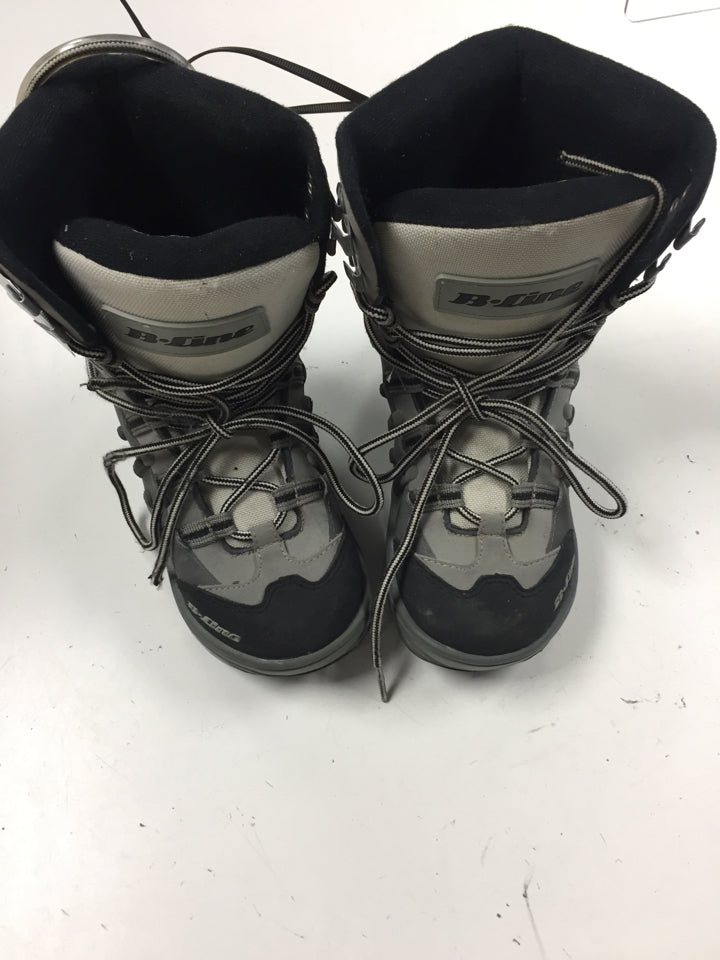 Used B-Line Chopper Black/White/Grey Junior Size 3 Snowboard Boots