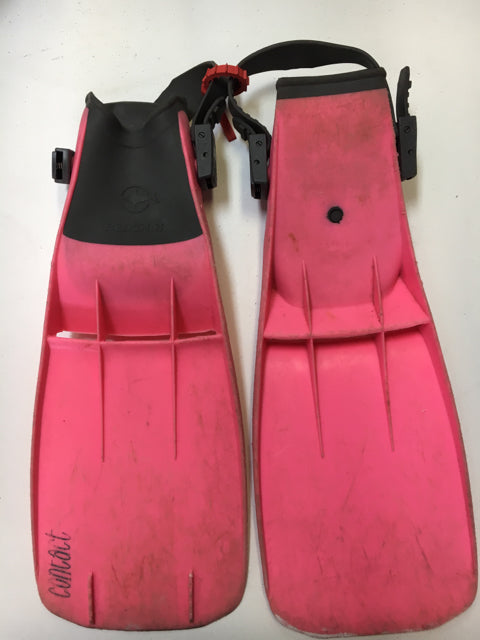 Load image into Gallery viewer, Used Beuchat Fins Women&#39;s Small
