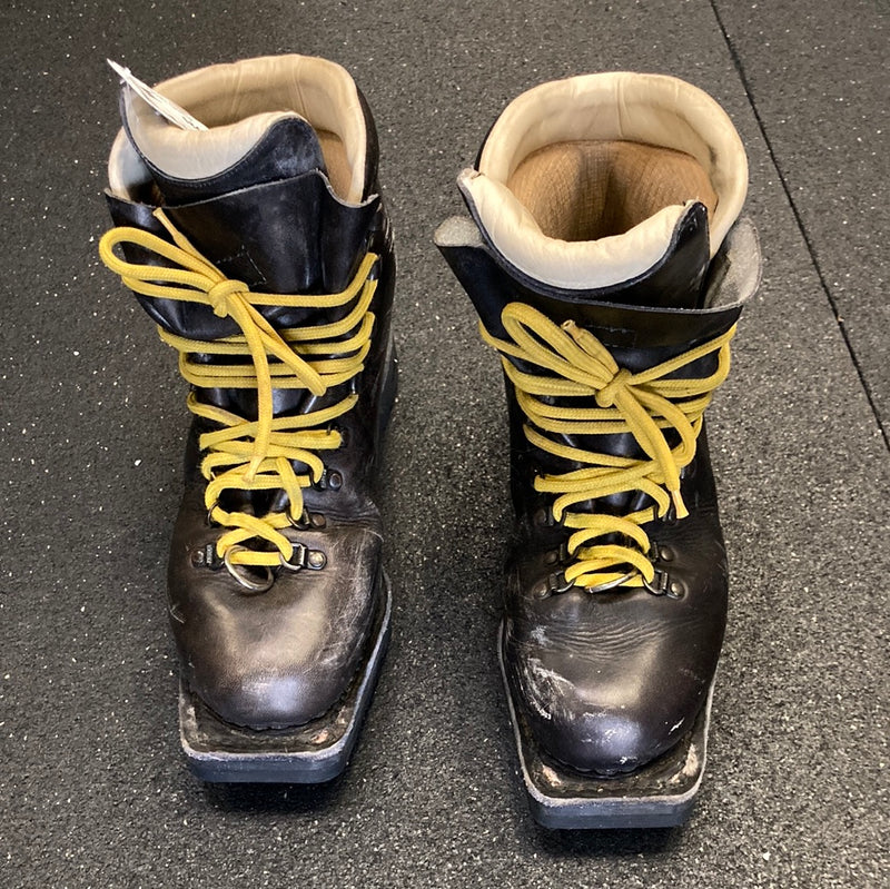 Load image into Gallery viewer, Used Asolo Sport Extreme 9.5 Leather Ski Boots
