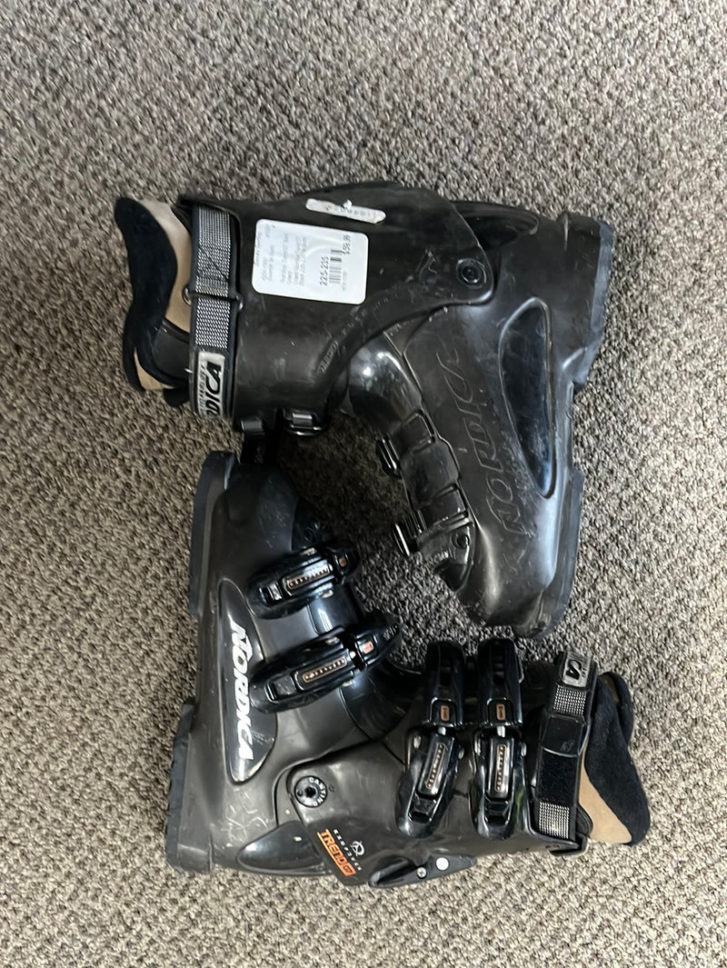 Load image into Gallery viewer, Nordica Trend 07 Black Size 225-235 Used Downhill Ski Boots
